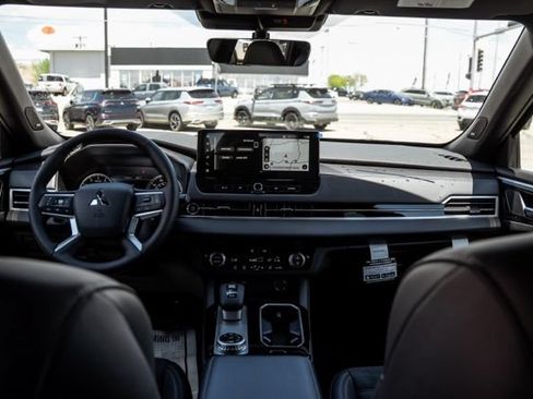 New 2026 Mitsubishi Outlander LE AWD/4WD image 14