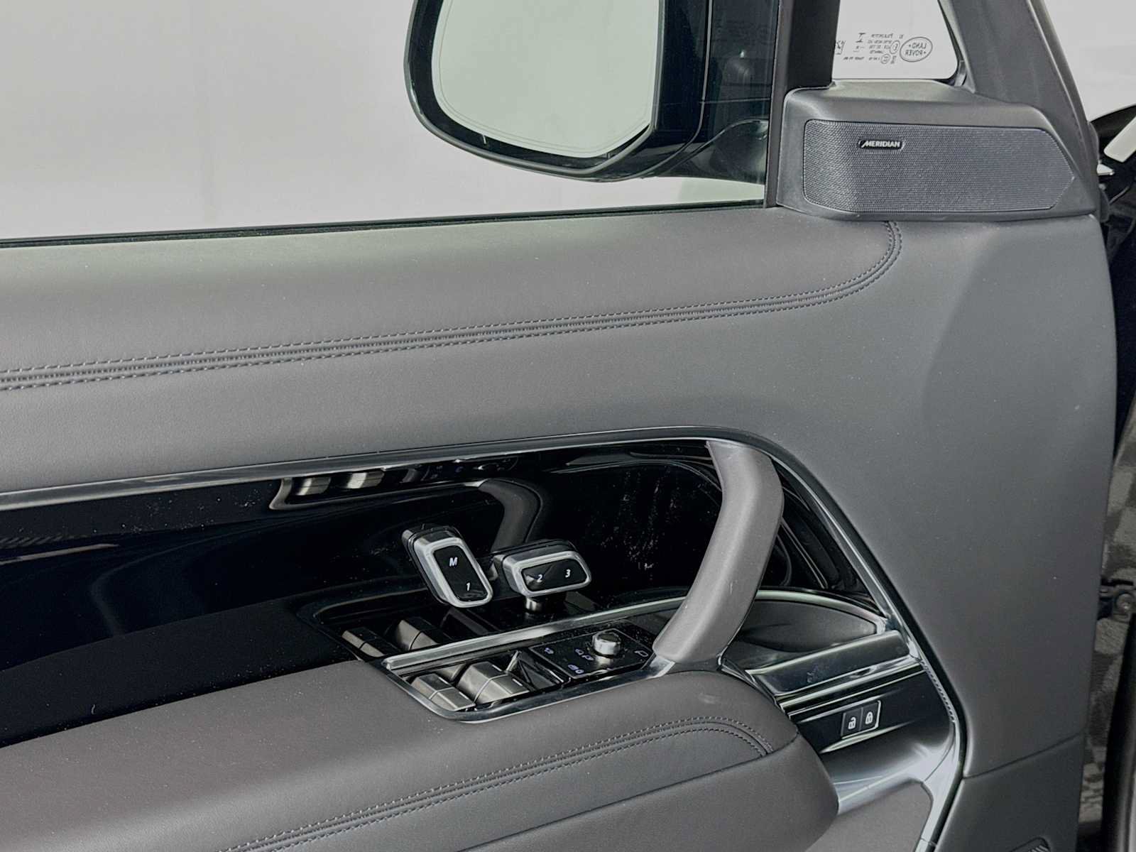 New 2026 Land Rover Range Rover Long Wheelbase SE AWD/4WD image 19