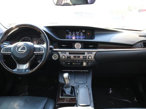 Used 2016 Lexus ES 350 w/ Luxury Package w/Wood Trim FWD image 34