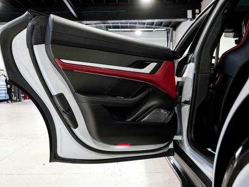 Used 2022 Porsche Taycan Turbo S image 34