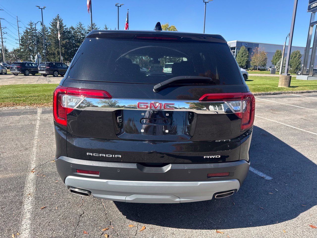 Used 2023 GMC Acadia SLE AWD/4WD image 7