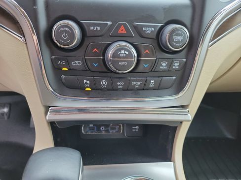 Used 2018 Jeep Grand Cherokee Limited RWD image 33