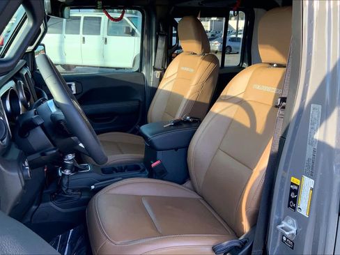 Used 2023 Jeep Gladiator Rubicon w/ LED Lighting Group image 7