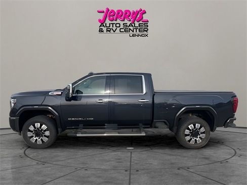 Used 2024 GMC Sierra 3500 Denali w/ Denali Reserve Package image 2