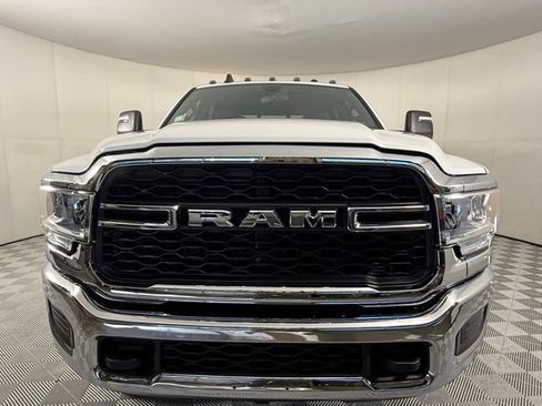Used 2024 RAM 2500 Tradesman w/ Chrome Appearance Group AWD/4WD image 7