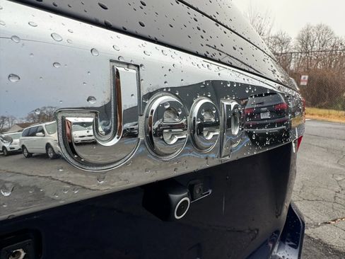 Used 2012 Jeep Grand Cherokee Laredo w/ Laredo E Group image 27