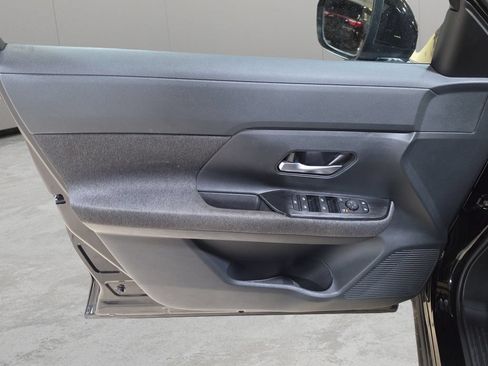 Used 2025 Nissan Kicks SV AWD/4WD image 13