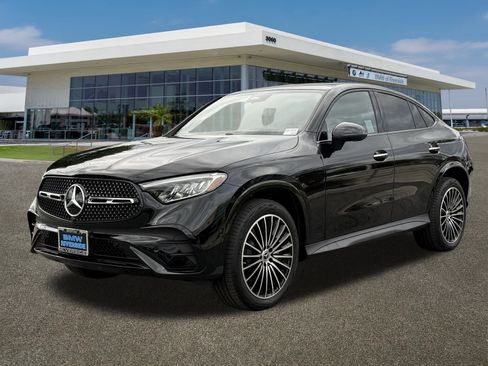 Used 2025 Mercedes-Benz GLC 300 4MATIC image 5