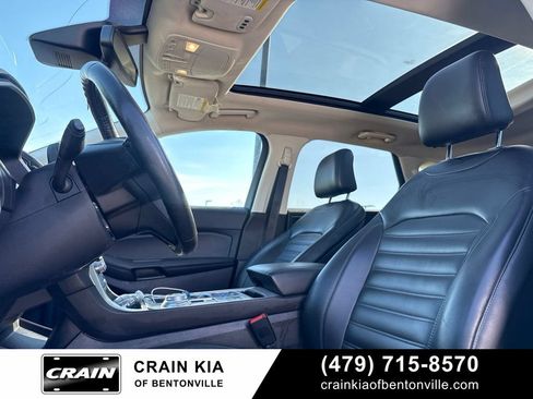 Used 2021 Ford Edge SEL w/ Convenience Package FWD image 4