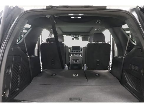 Used 2023 GMC Yukon SLT w/ SLT Luxury Package image 30