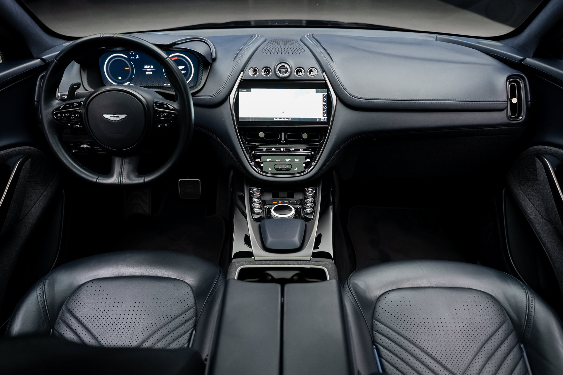 Used 2021 Aston Martin DBX AWD/4WD image 41