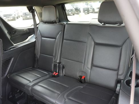Used 2024 GMC Yukon SLT RWD image 19