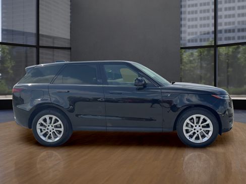 Used 2025 Land Rover Range Rover Sport SE AWD/4WD image 4