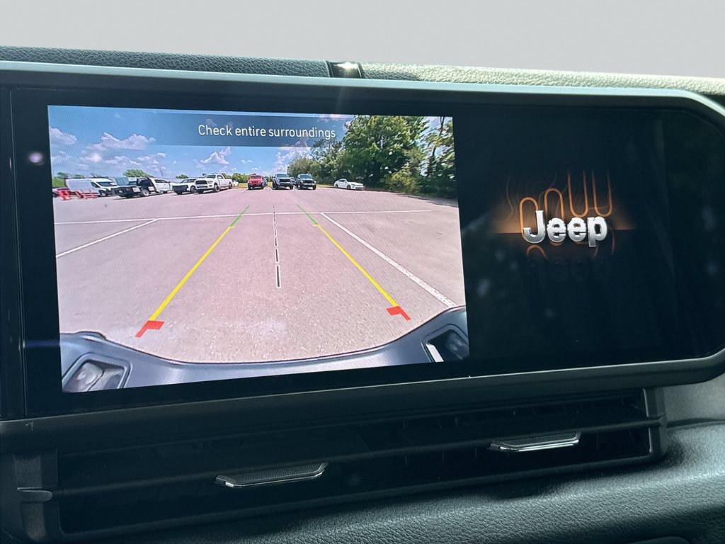 Used 2025 Jeep Gladiator Sport AWD/4WD image 18