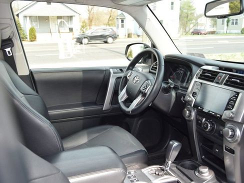 Used 2022 Toyota 4Runner SR5 Premium w/ Moonroof Package AWD/4WD image 21