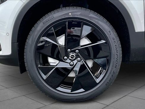 New 2026 Volvo XC40 B5 Ultra w/ Protection Package Premier image 16