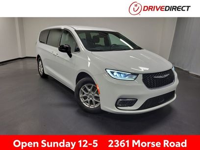 Used 2024 Chrysler Pacifica Touring