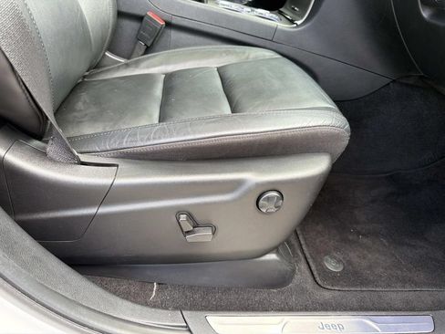 Used 2022 Jeep Grand Cherokee Limited RWD image 12