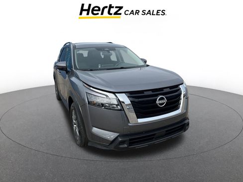 Used 2025 Nissan Pathfinder SV image 1