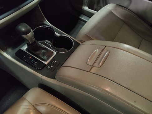 Used 2019 Toyota Highlander XLE image 26