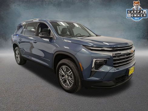 Used 2024 Chevrolet Traverse LT w/ Enhanced Driving Package image 3