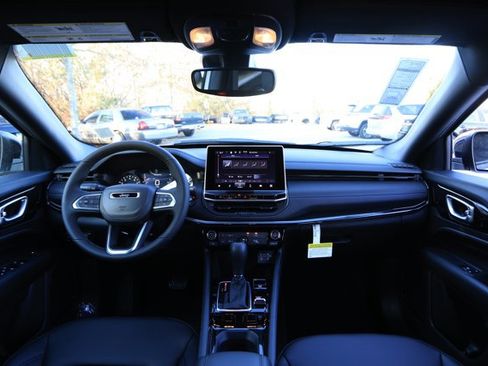 New 2026 Jeep Compass Latitude image 28