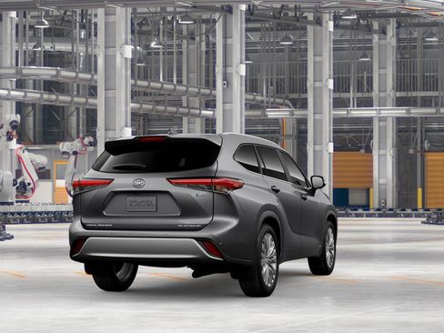 New 2026 Toyota Highlander Platinum image 9