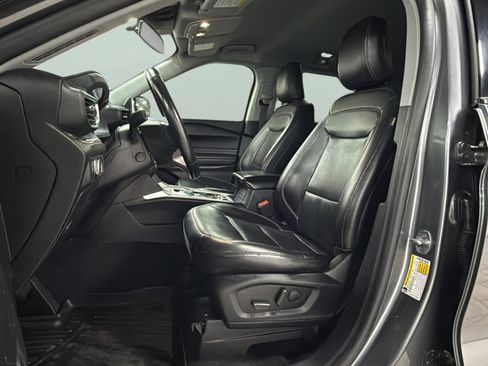 Used 2021 Ford Explorer Limited w/ Equipment Group 301A AWD/4WD image 17