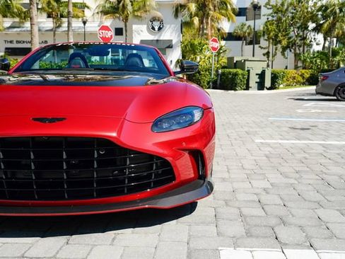 Used 2023 Aston Martin V12 Vantage Roadster image 8