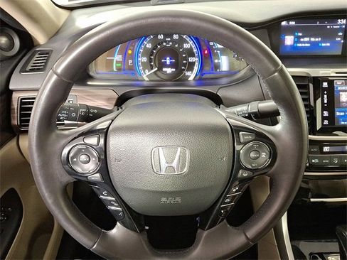 Used 2017 Honda Accord Touring image 19