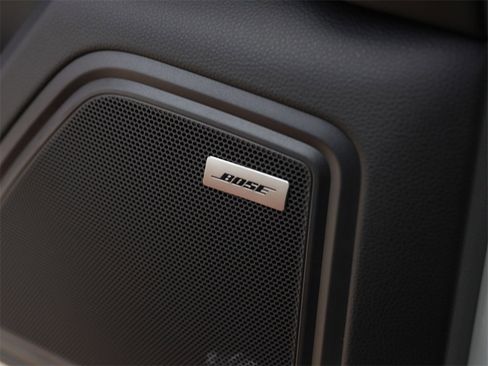 Certified 2025 Porsche Macan image 24