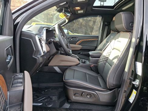 Used 2025 GMC Canyon Denali w/ LPO, Denali Black Edition image 13