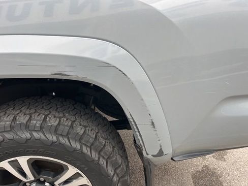 Used 2019 Toyota Tacoma TRD Sport w/ Technology Package AWD/4WD image 10