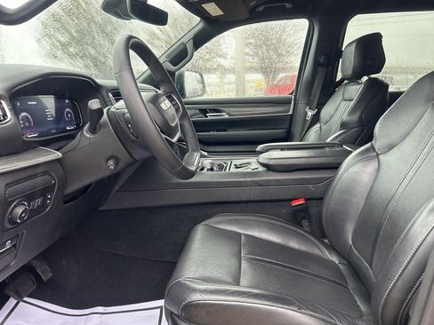 Used 2023 Jeep Wagoneer L Series II image 15