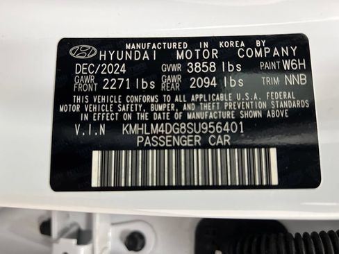 Used 2025 Hyundai Elantra Sport FWD image 30
