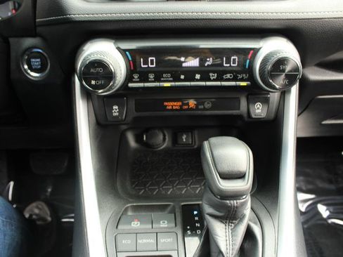 Used 2021 Toyota RAV4 XLE FWD image 20