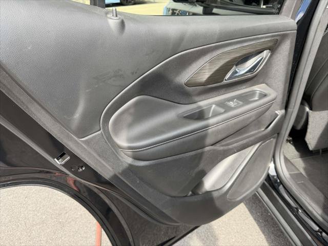 Used 2023 GMC Terrain SLT AWD/4WD image 14