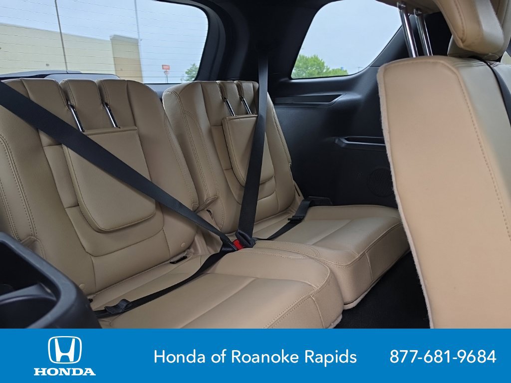 Used 2017 Ford Explorer XLT w/ Equipment Group 202A AWD/4WD image 18