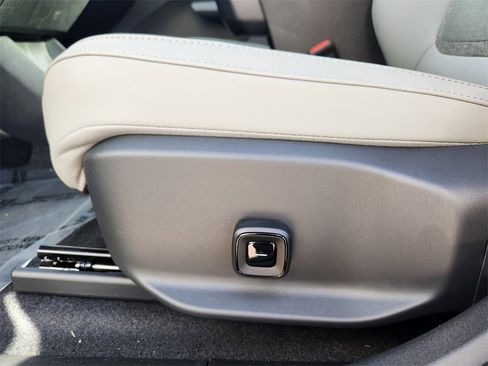 New 2026 Volvo EX30 Cross Country Ultra image 6