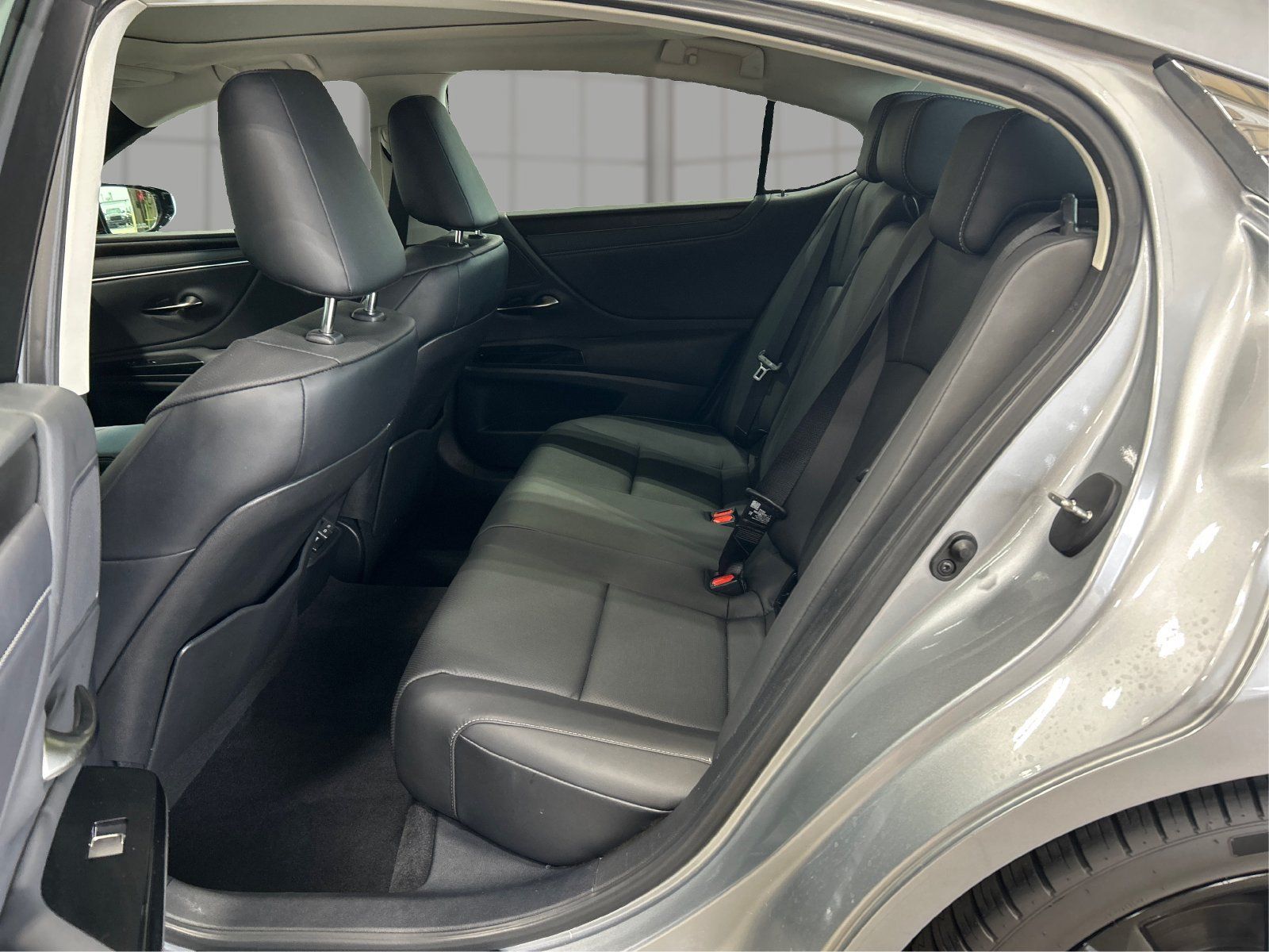 Used 2025 Lexus ES 350 w/ Accessory Package (Z1) FWD image 10