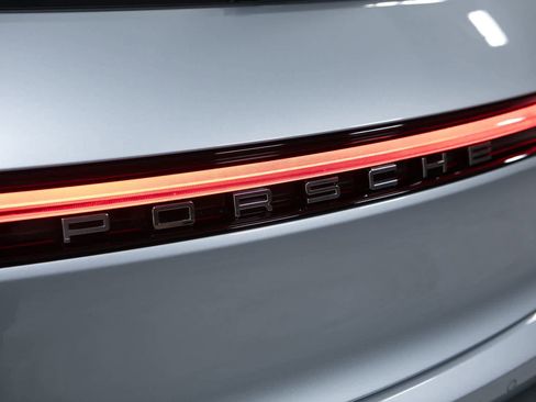 Certified 2026 Porsche Macan AWD/4WD image 19