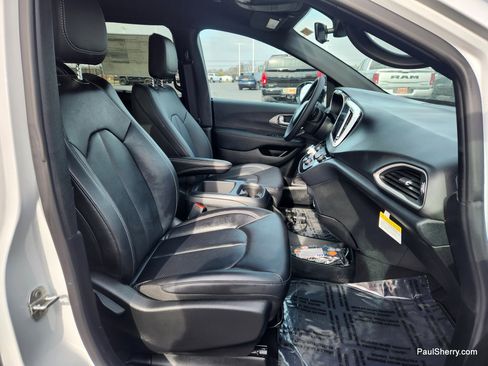 New 2026 Chrysler Voyager LX image 41