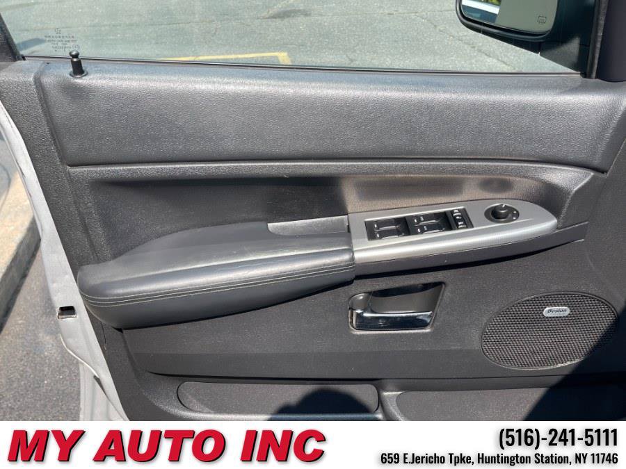 Used 2010 Jeep Grand Cherokee Laredo AWD/4WD image 25