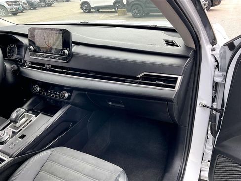 Used 2024 Mitsubishi Outlander SE image 12