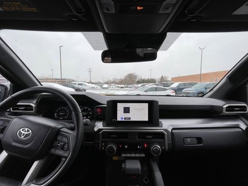 Used 2025 Toyota 4Runner TRD Off-Road image 33