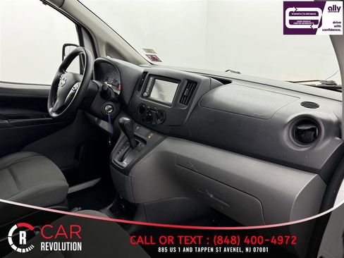 Used 2021 Nissan NV200 S image 32