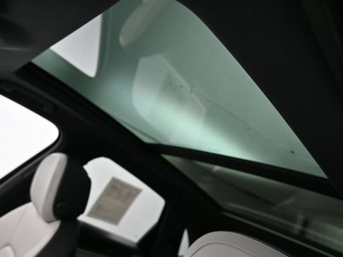 Certified 2025 Porsche Cayenne AWD/4WD image 11