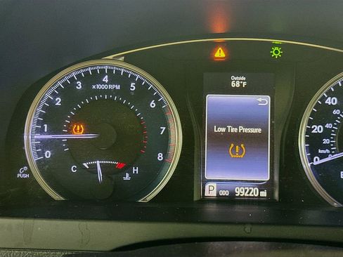 Used 2016 Toyota Camry LE image 14