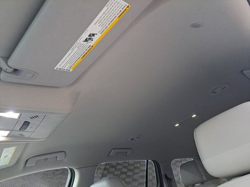 Used 2019 GMC Acadia SLT image 11