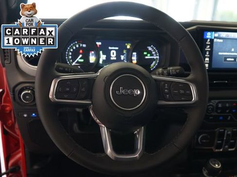 Used 2025 Jeep Wrangler Unlimited Sahara AWD/4WD image 22